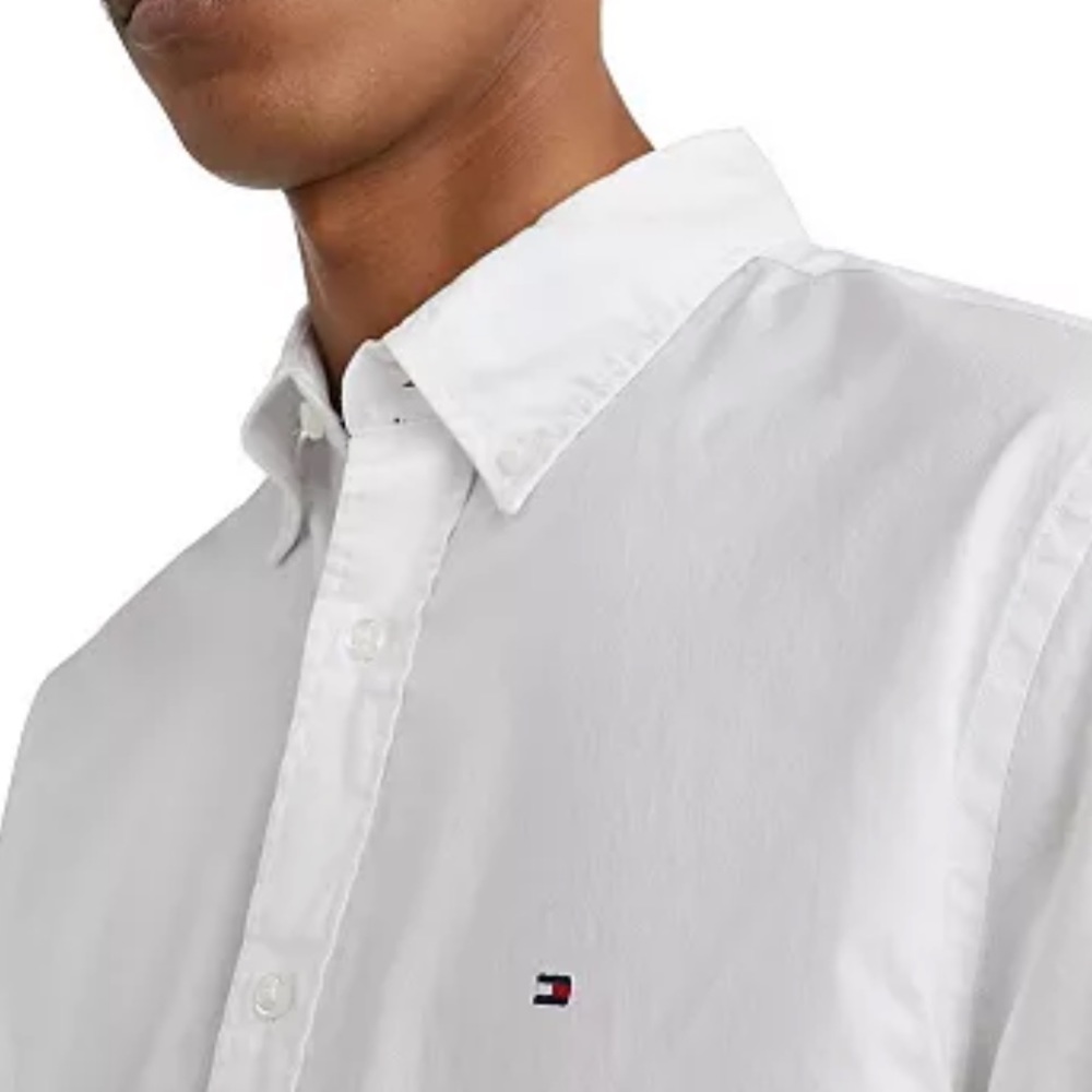 NWOT Tommy Hilfiger White Short Sleeve Oxford button down Shirt. Medium.